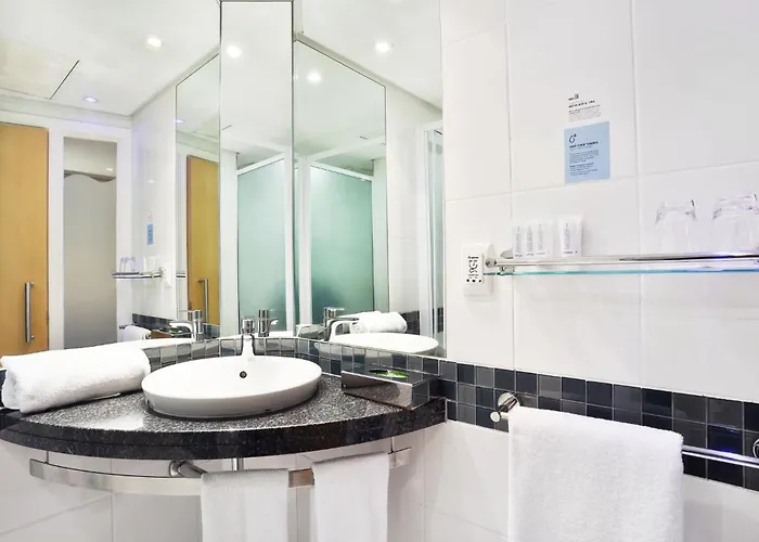 3 star hotel: Holiday Inn Express Cape Town City Centre By Ihg