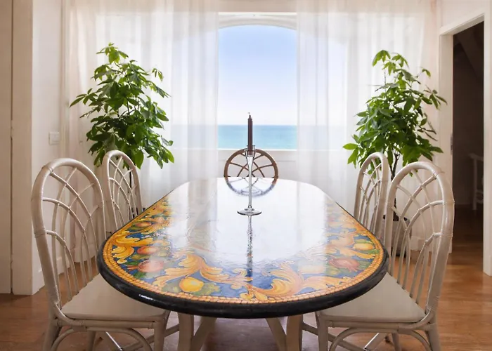Lilla Sulla Spiaggia Di LUXURY