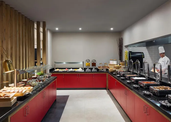 Hotel near College: Adagio Aparthotel Jeddah Malik Road