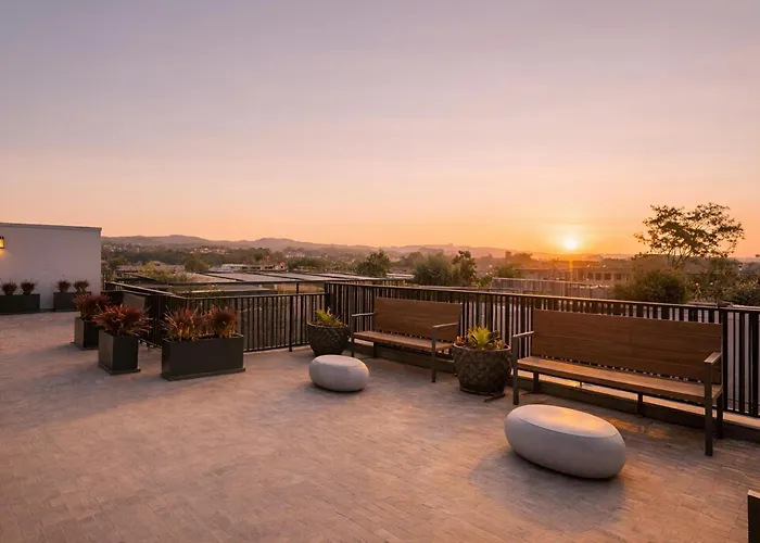 Premium City Suites - Free Secured Parking - Family Friendly