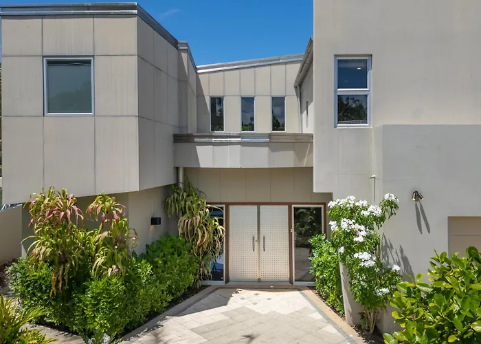 Pet Friendly hotel: 31 Witta Circle, Noosa Heads