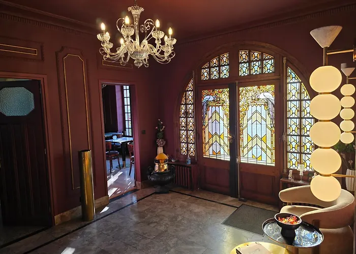 Le Castel Guesthouse