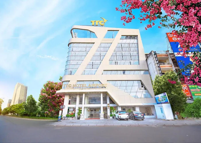 Ttc Hotel Deluxe Airport