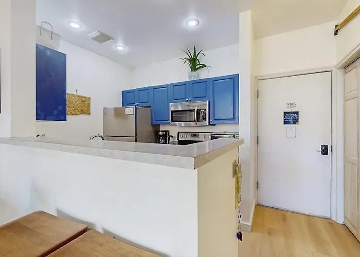 Sapphire Of Belltown Court