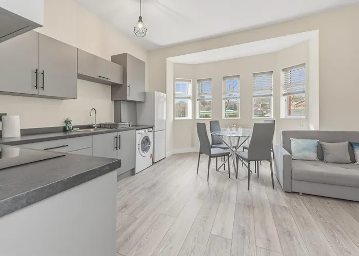 Hotels Close to Airport Ascot Grange & Apartments
