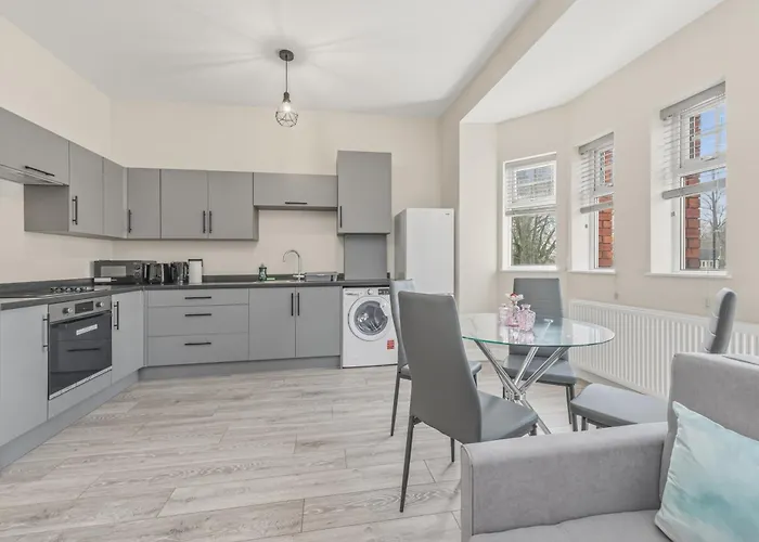 Hotels Close to Airport Ascot Grange & Apartments