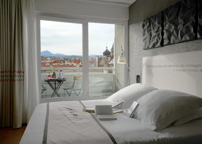 Hôtel accueillant les animaux: Hôtel littéraire Alexandre Vialatte, BW Signature Collection