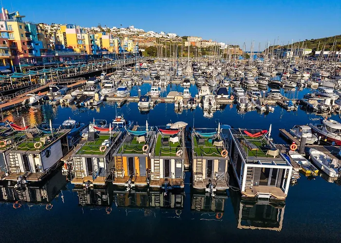 Hotel perto da faculdade: The Homeboat Company Albufeira