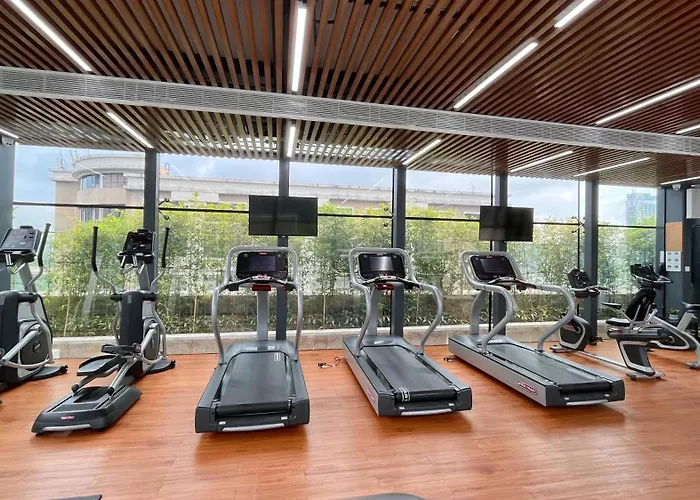 Fraser Suites Shenzhen: Infinity Pool & Business Zone Convenience
