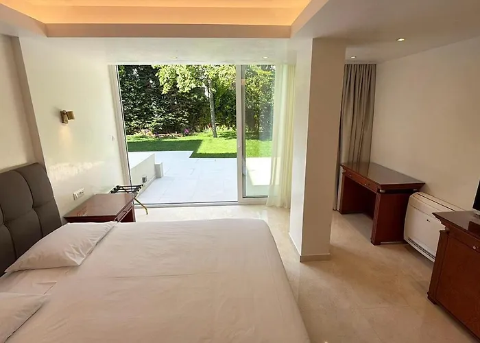 Theoxenia House Hotel