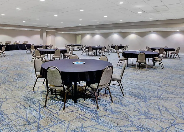 Family Friendly Hotels Holiday Inn Express Nashville-Downtown - Broadway By Ihg