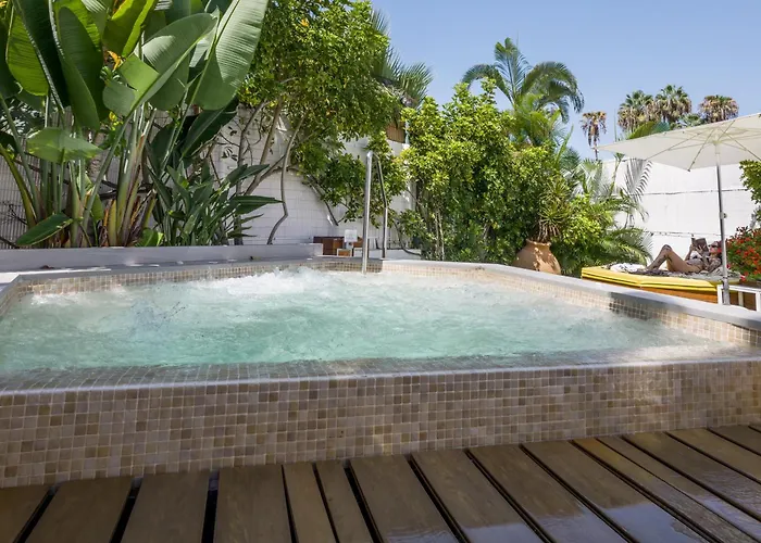 Hotel Jacuzzi: Vanilla Garden Boutique Hotel - Adults Only