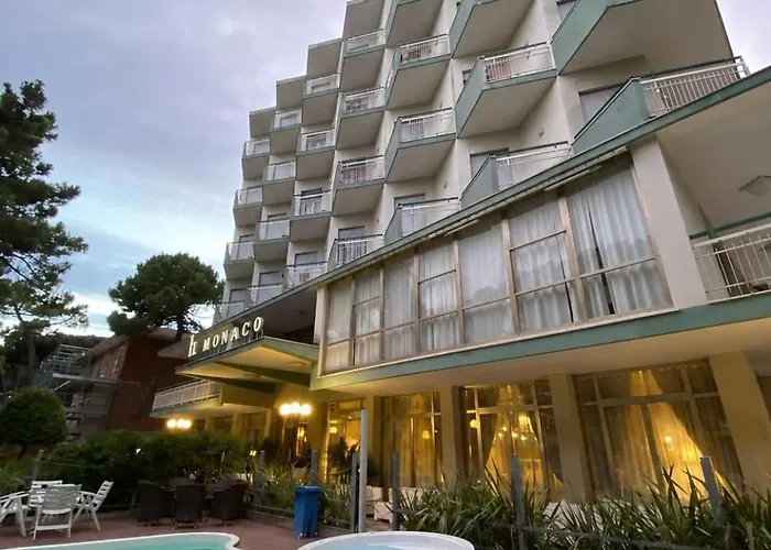 Hotel Monaco - parcheggio incluso e piscina - min 2 gg