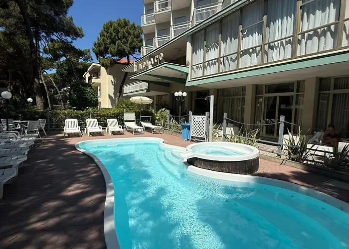Hotel Monaco - parcheggio incluso e piscina - min 2 gg