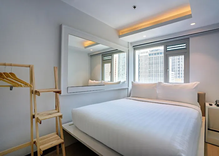 Сity center hotels Mini Suites Eton Tower Makati