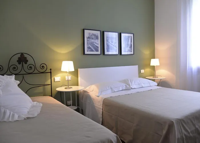 Bed And Breakfast 22 Garibaldi Home