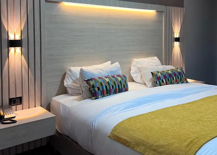 Charlotte Suite 26