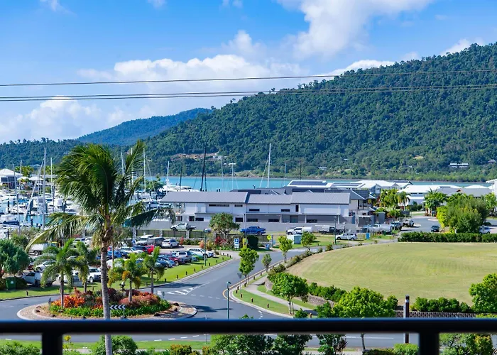 At Waterfront Whitsunday Retreat - Adults Only