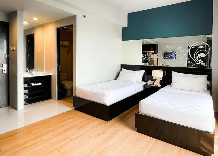 Best Selfcatering Grand Darmo Suite By Amithya