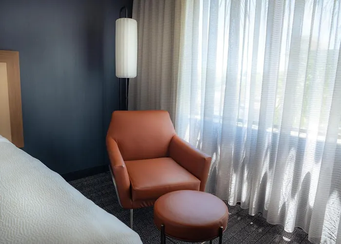 Courtyard By Marriott Central