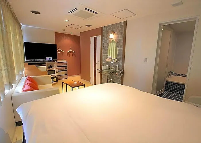 Hotel U