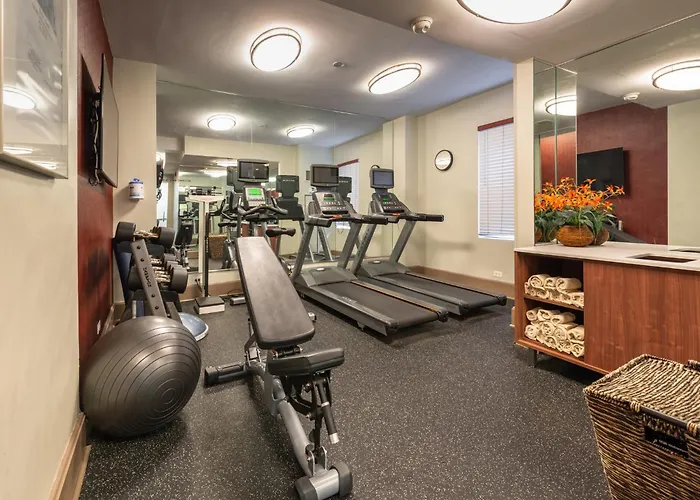 Holiday Inn Express - Magnificent Mile By Ihg