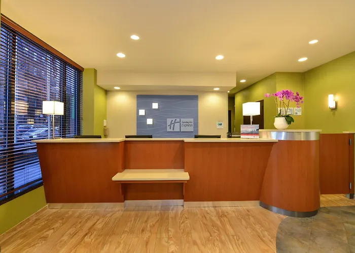 Hotels with a view Holiday Inn Express Manhattan Midtown West By Ihg