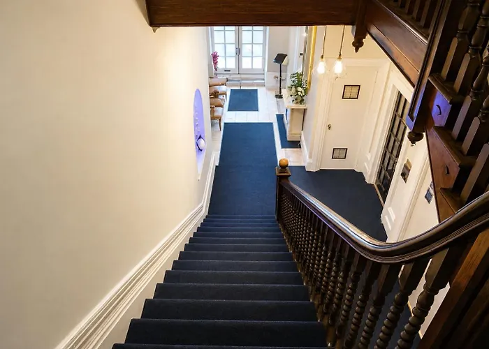 3 star hotels Cecil Court