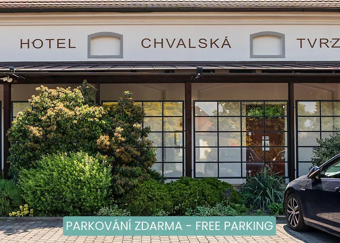 Chvalská Tvrz