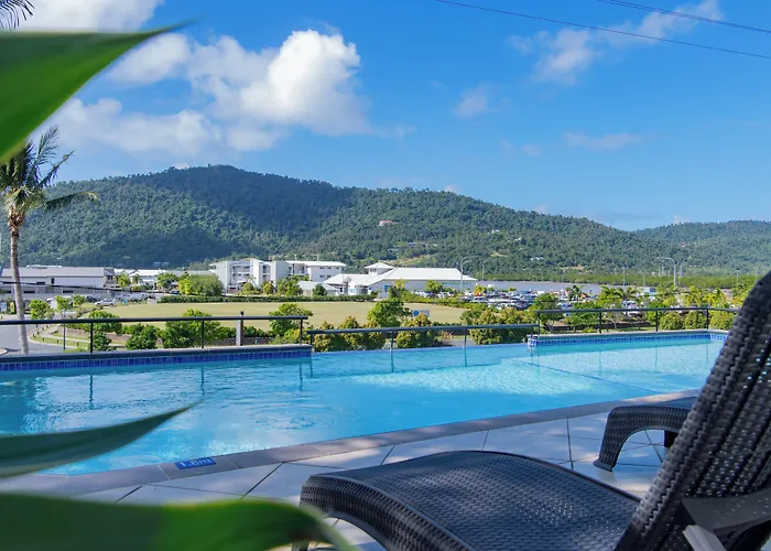 At Waterfront Whitsunday Retreat - Adults Only