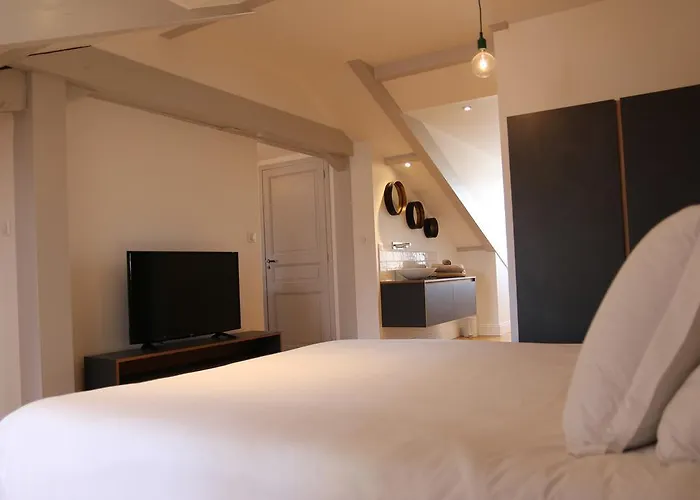 14 Broquedis Suites
