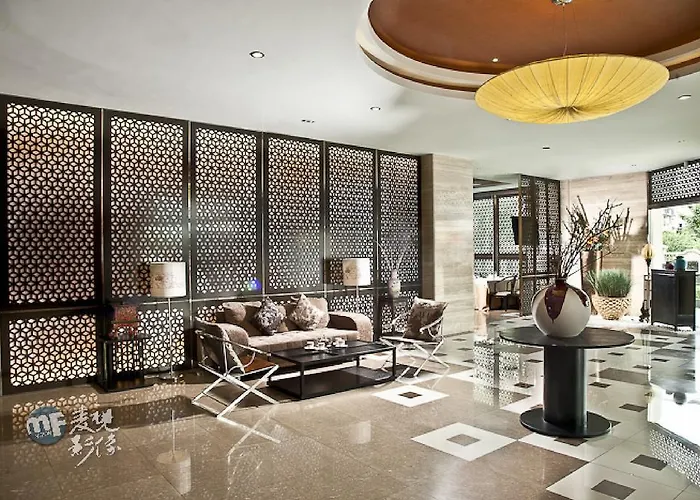 Casino hotel: Onehome Yalong International Hotel