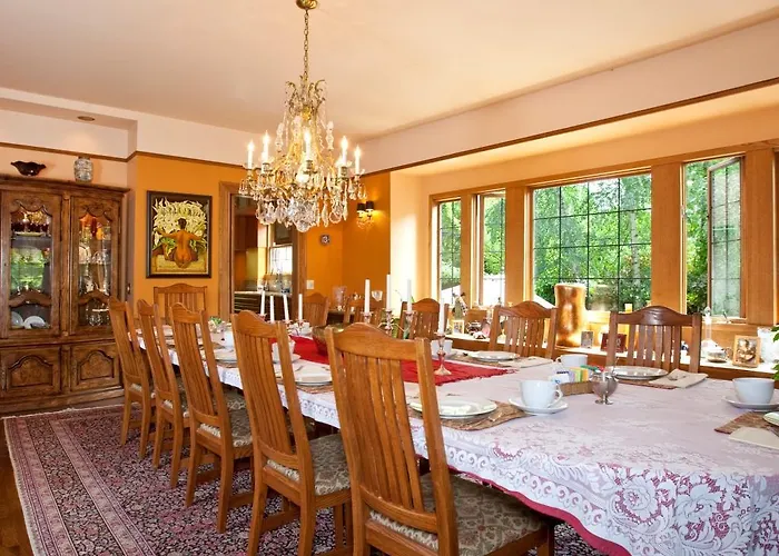 B&B only: Bacon Mansion Bed And Breakfast