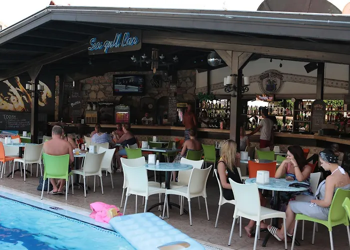 Club Turquoise Apart