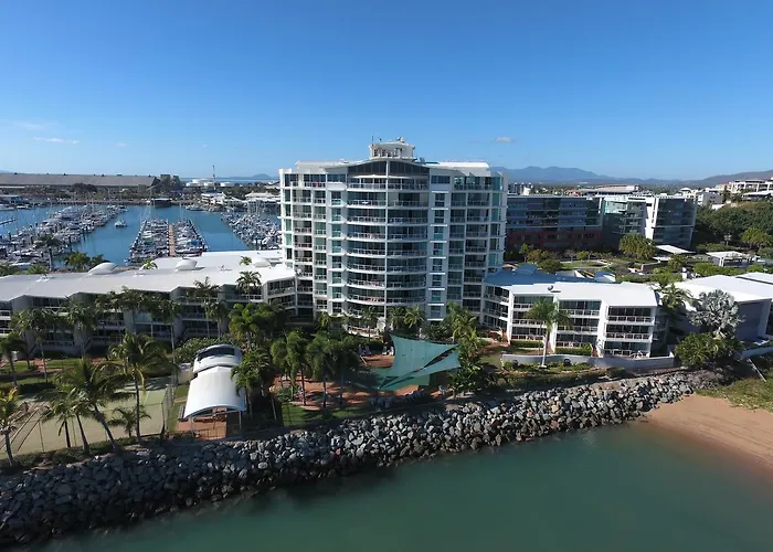 Hotel with Tennis: Mariners North Holiday Apartments