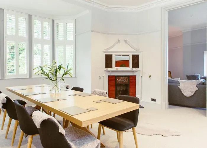 Ramsay Gardens - Grand 4-Bedroom Next To Castle
