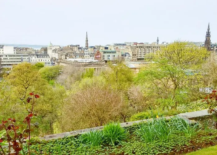 Ramsay Gardens - Grand 4-Bedroom Next To Castle