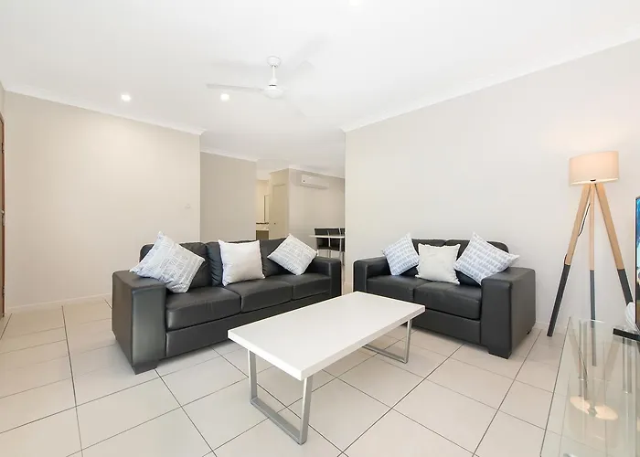 Guest house: 3 Bedroom Central Home