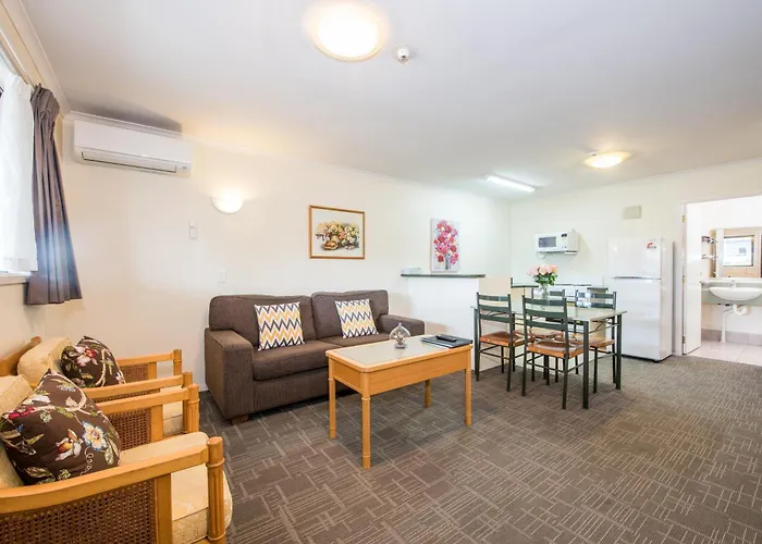 Hotel with Tennis: Albany Oak Motel