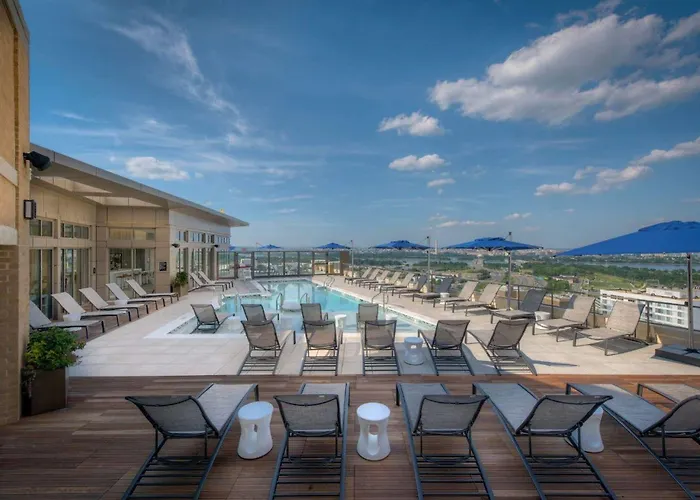 Global Luxury Suites Near Pentagon City