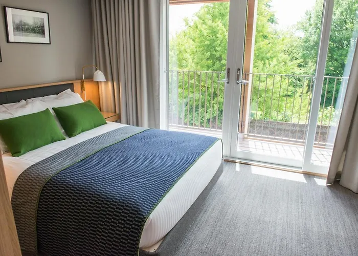 Central hotel: West Court- Jesus College