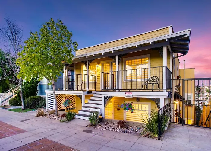 Apartamento: Casa San Diego - Spacious Getaway With Backyard, Firepit, Kid Zone