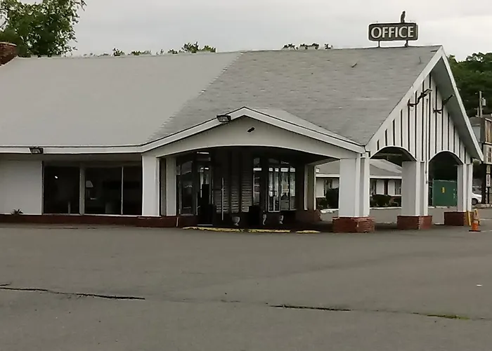 Town Line Inn