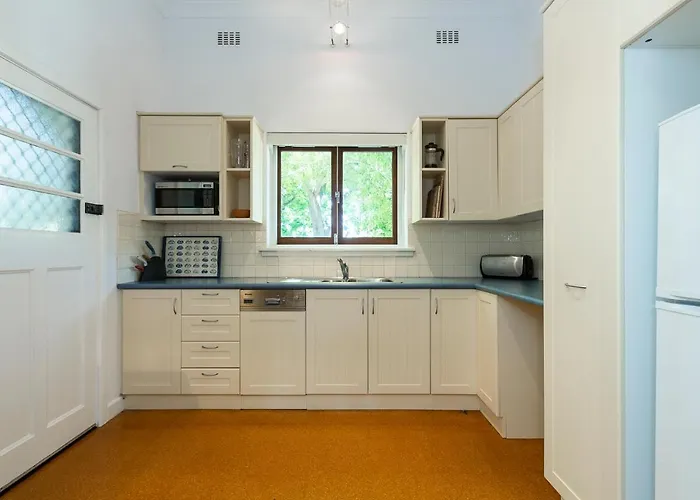 Hotel near College: Cottesloe Bel-Air Apartment