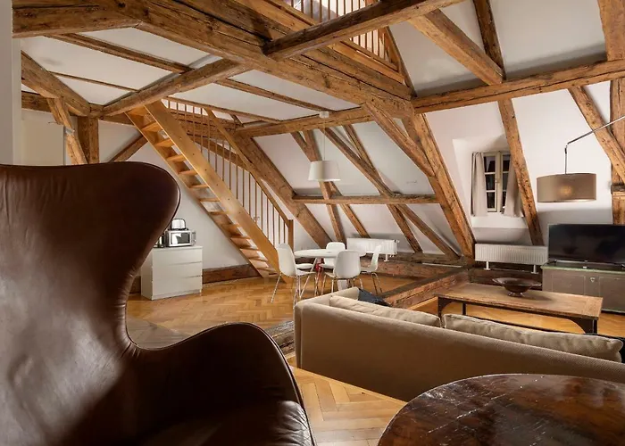 Three Golden Crowns Apartments