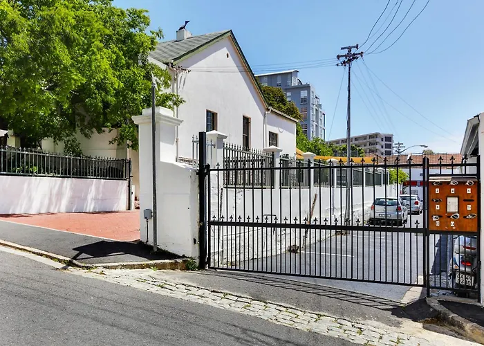 Backup-Powered Art Deco Cottage In De Waterkant