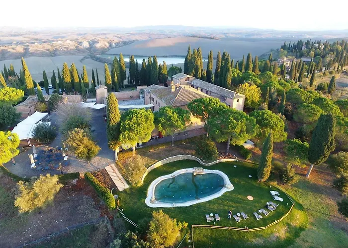 Hotel con piscina: Castello di Leonina
