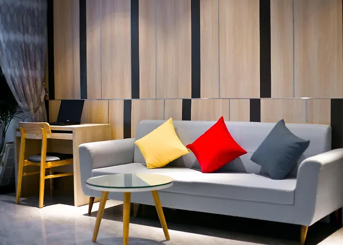 Cheap hotel: Moonlight Bay Hotel & Apartment