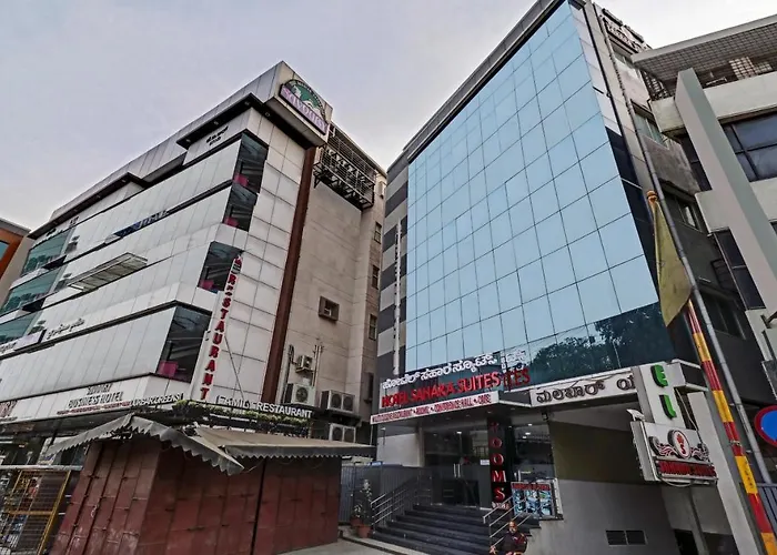 Family Hotel: Treebo Sahara Suites 750 M From St Johns Medical College And Hospital