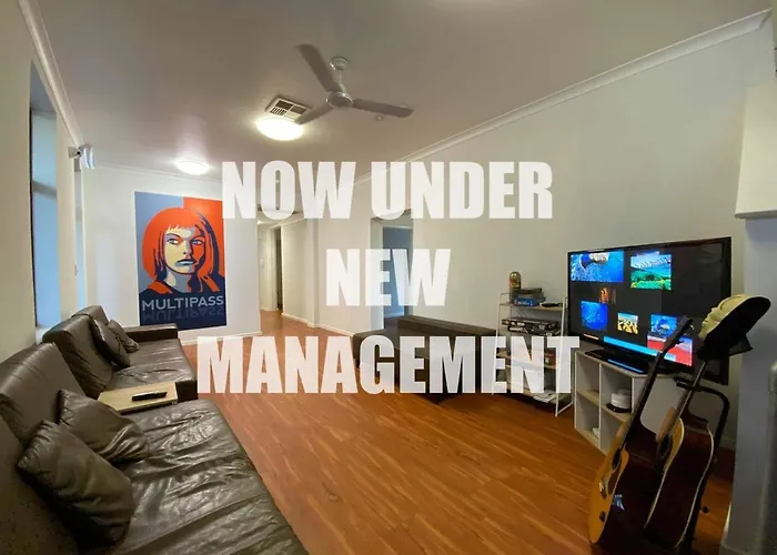 Hotel near College: Downtown Backpackers Hostel Perth - Note - Valid Passport Required For Check In